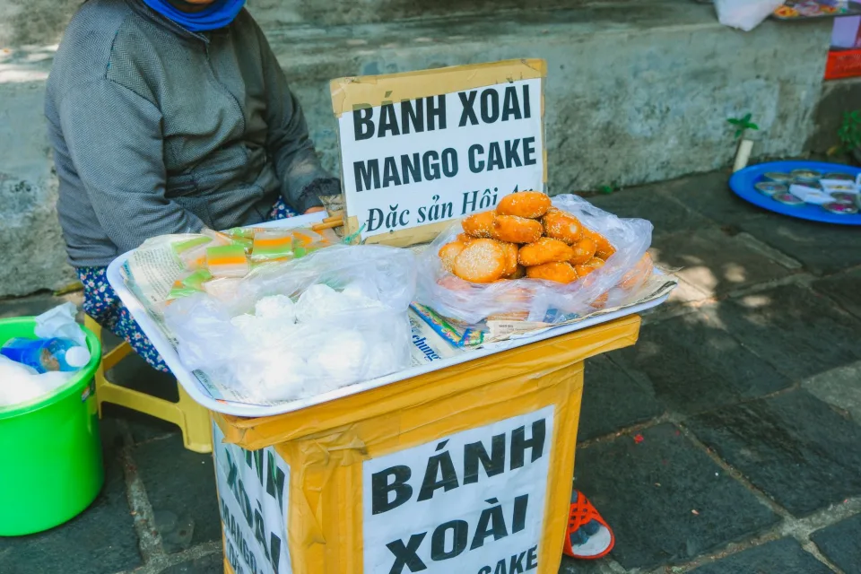 Bàn ăn tại Nguyễn Đức Hiếu